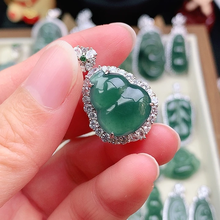 颈饰未镶嵌翡翠吊坠