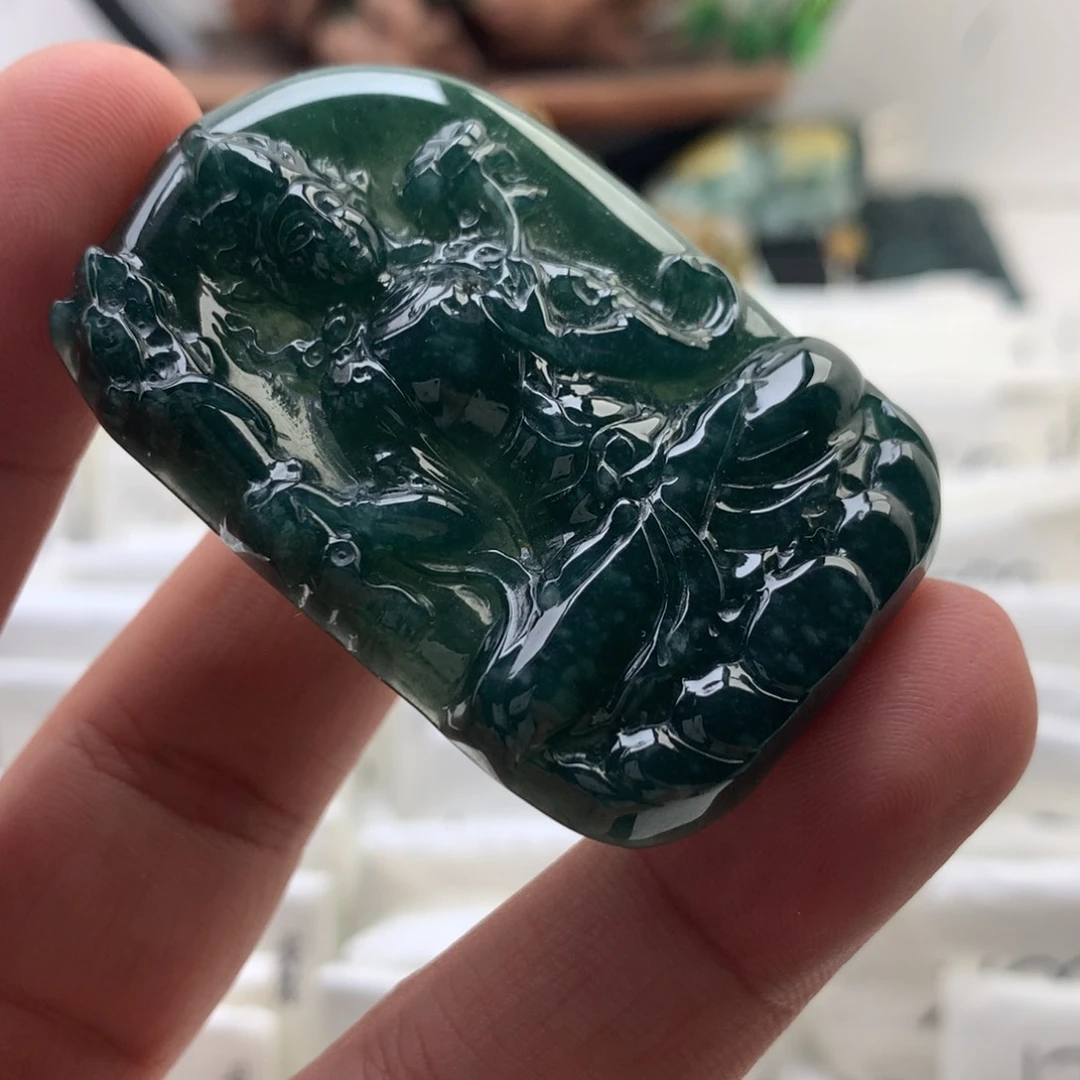 颈饰未镶嵌翡翠虚空