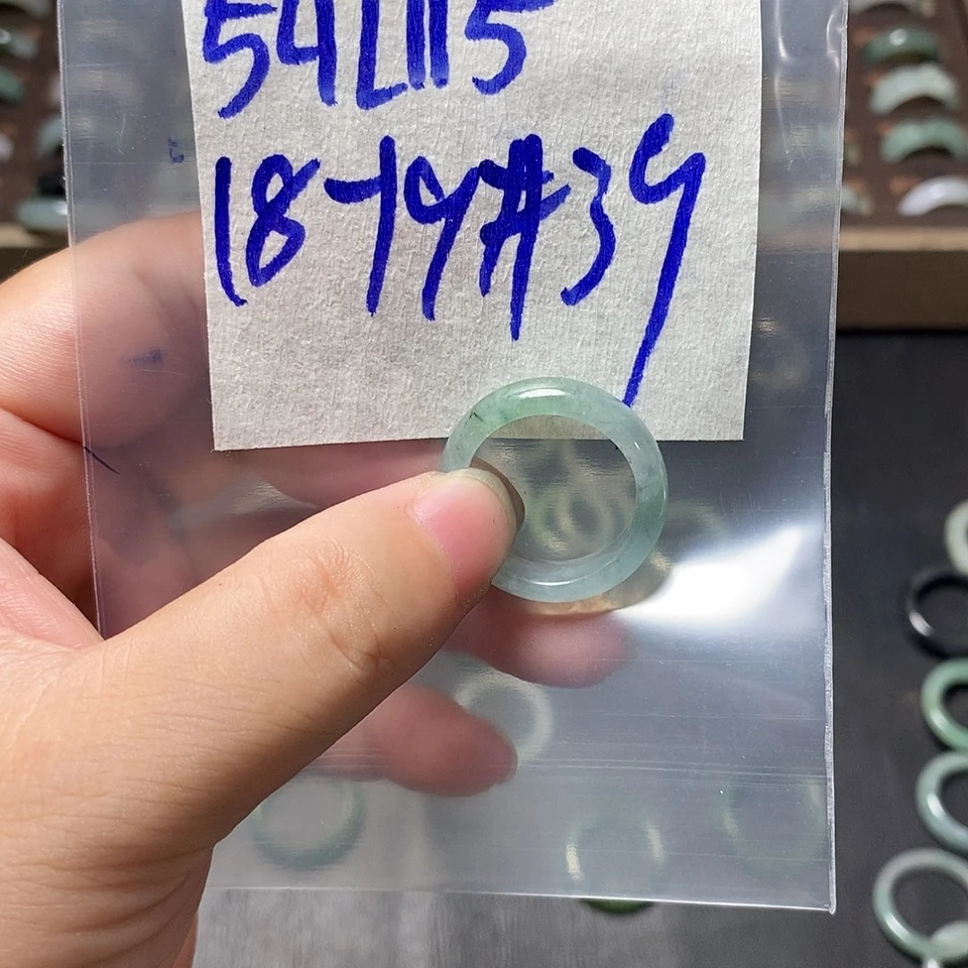 未镶嵌定制翡翠小**?