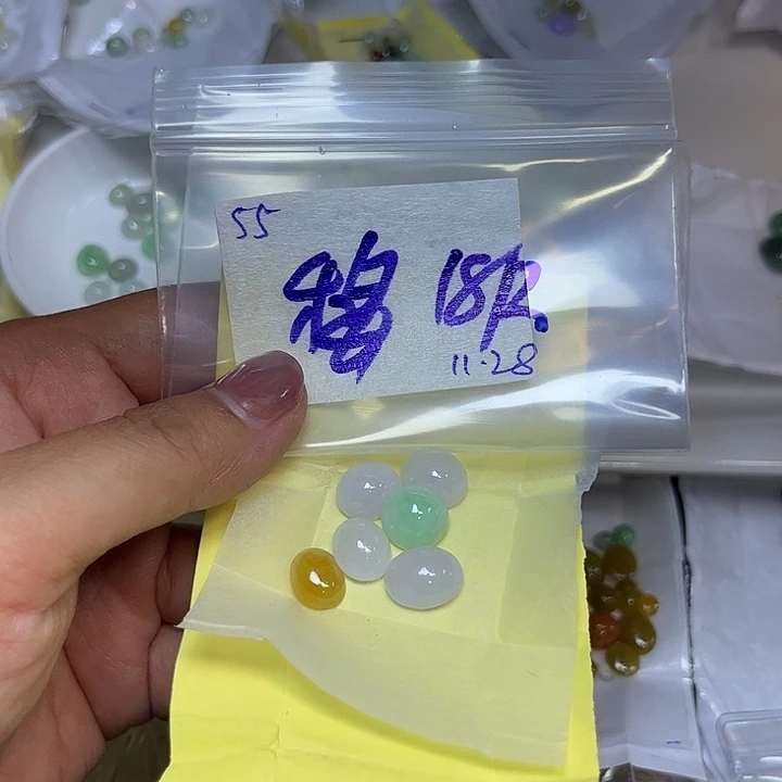 稳****定制翡翠未镶嵌不