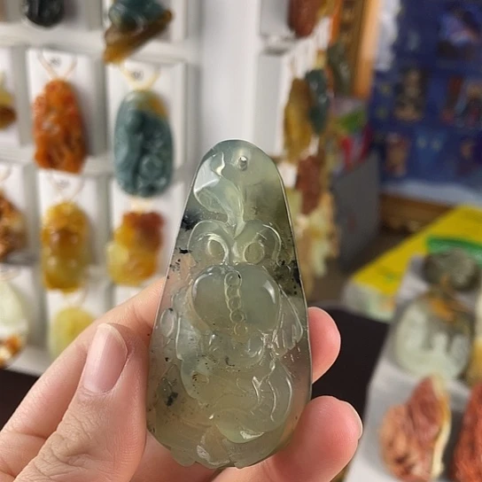 蛇纹石玉未镶嵌颈饰