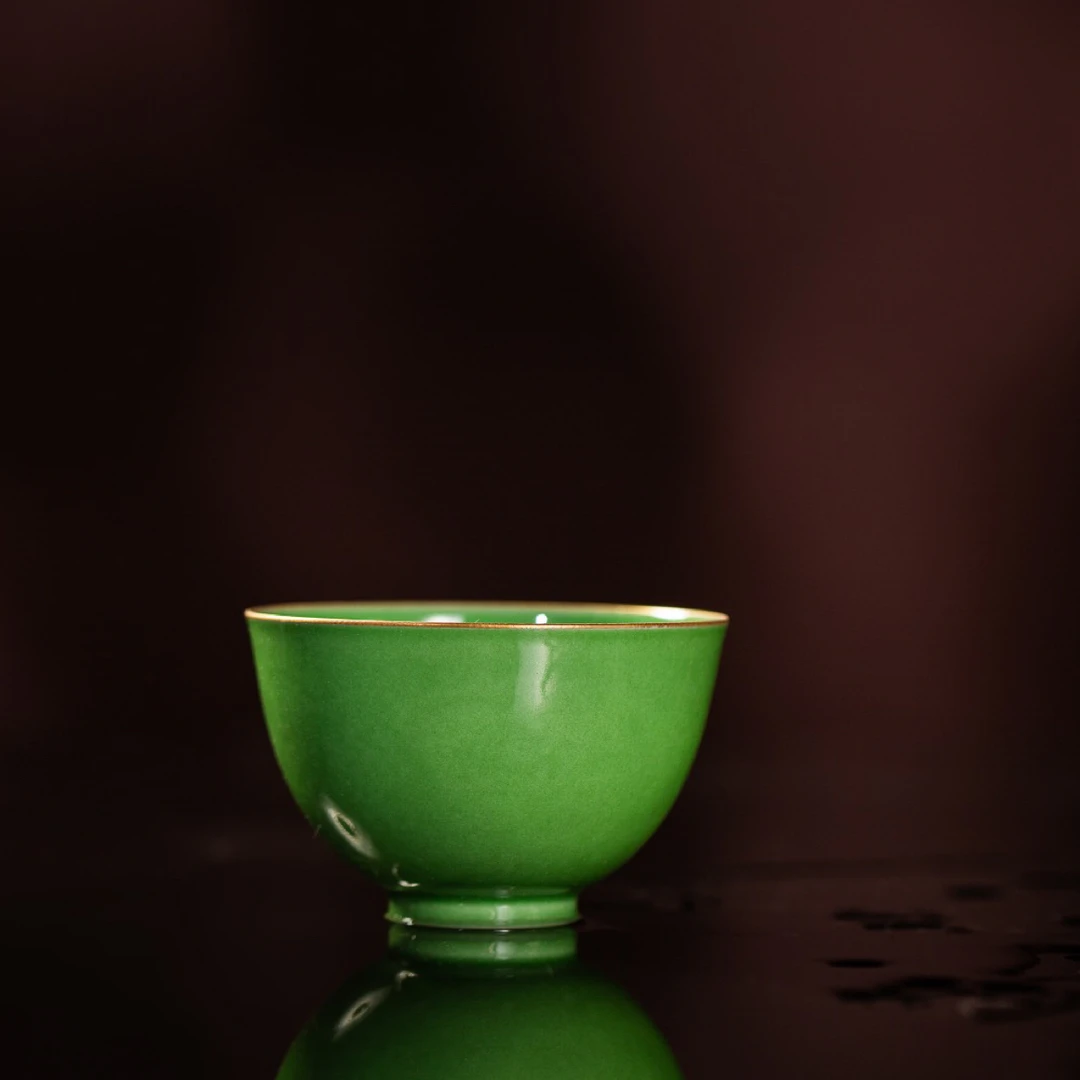 清本源薄胎内印绿釉·冰梅开窗·鸡心杯