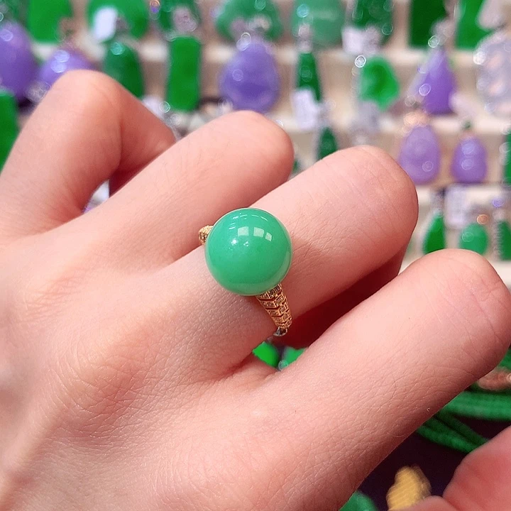 翡翠戒指18K金镶嵌翡翠