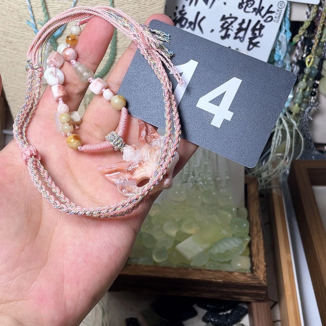 小***鹿蛇纹石玉合金颈饰