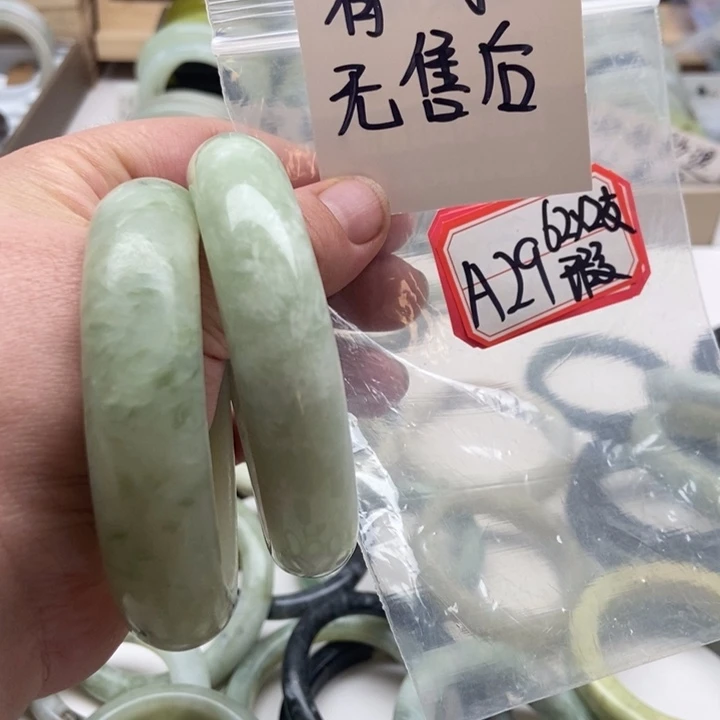 蛇纹石玉手镯未镶嵌笨***兽