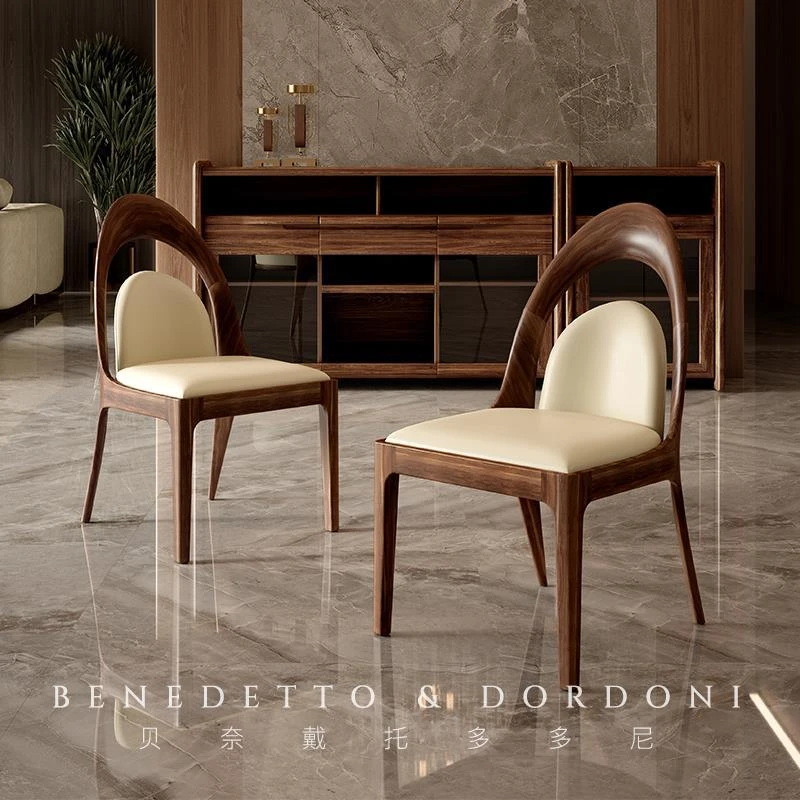 北欧简约意式餐椅家用实木新款轻奢高级感设计师酒店家具网红椅子