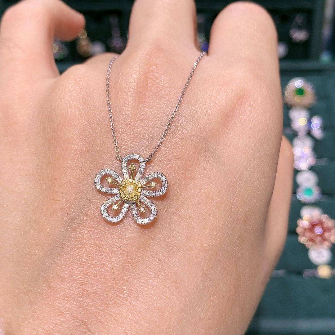 【闪购商品】钻石耳饰18K金镶嵌耳钉