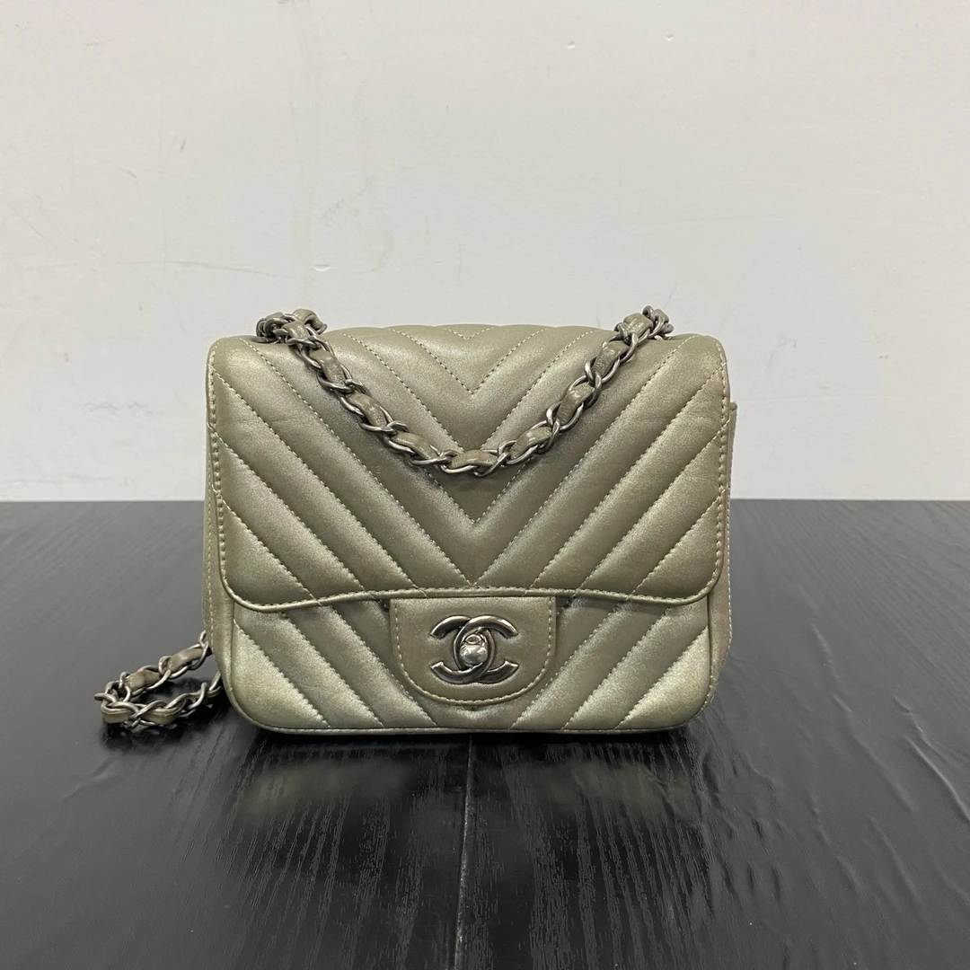 95新 Chanel/香奈儿 灰色银扣 v纹方胖子单肩斜挎包 21401