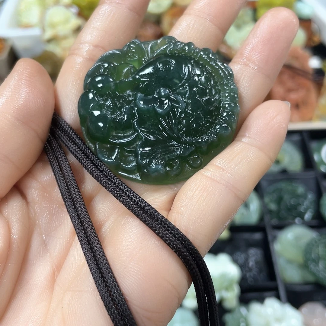 蛇纹石玉颈饰未镶嵌