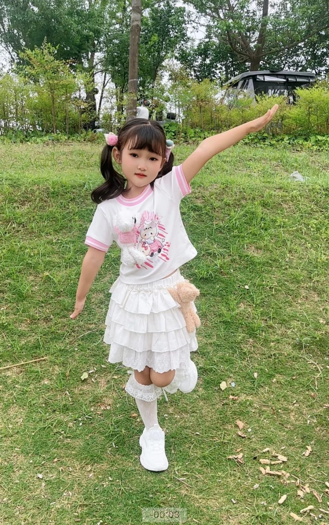 13D小熊粉螺纹临领口辣妹短款上衣a001