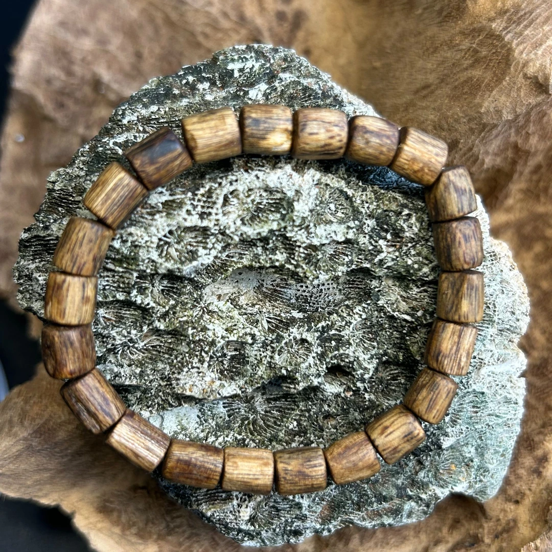 沉香海南沉香桶珠4g+单圈随形手串金沙叶莺歌绿棋/多样性发其一