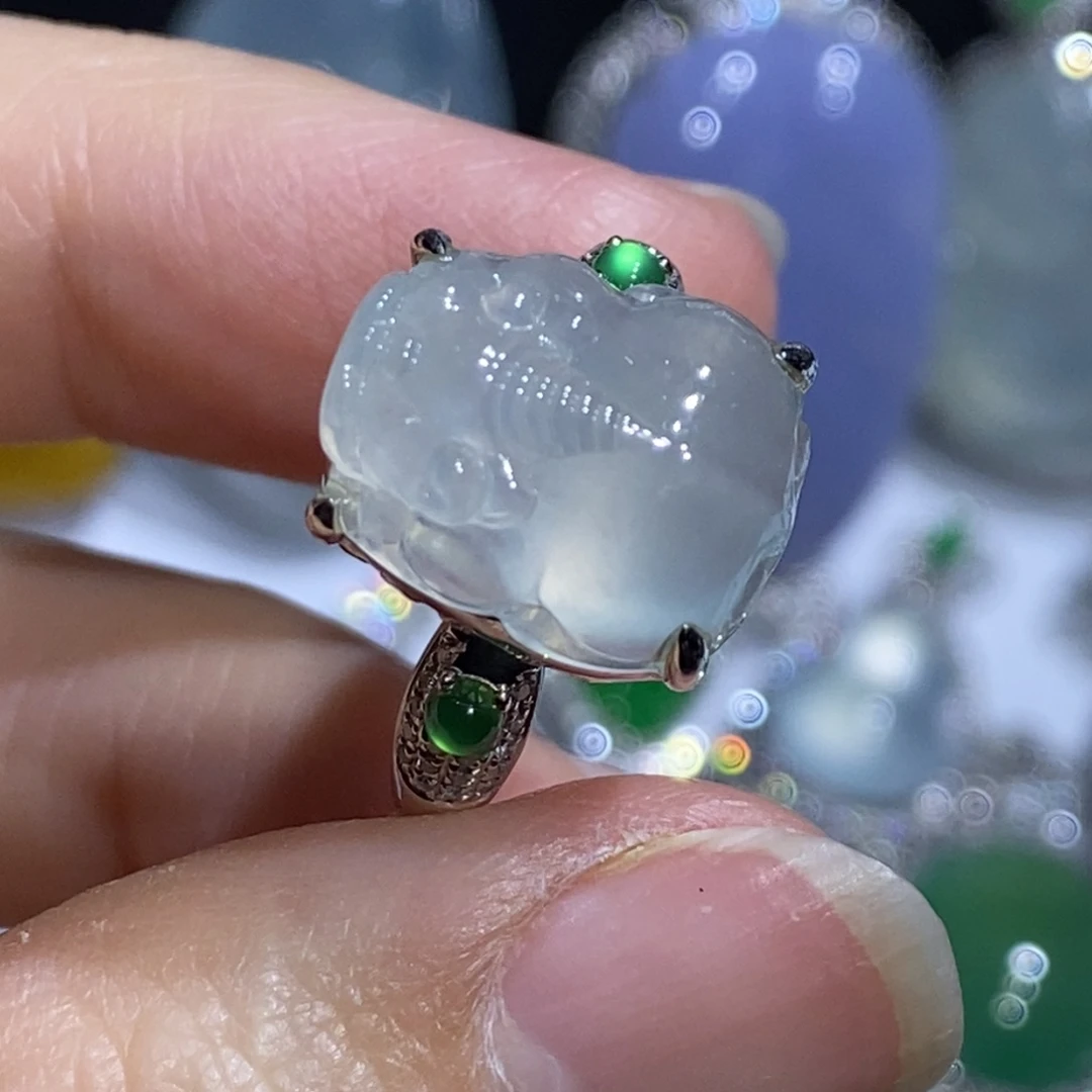 翡翠18K金镶嵌戒指貔貅