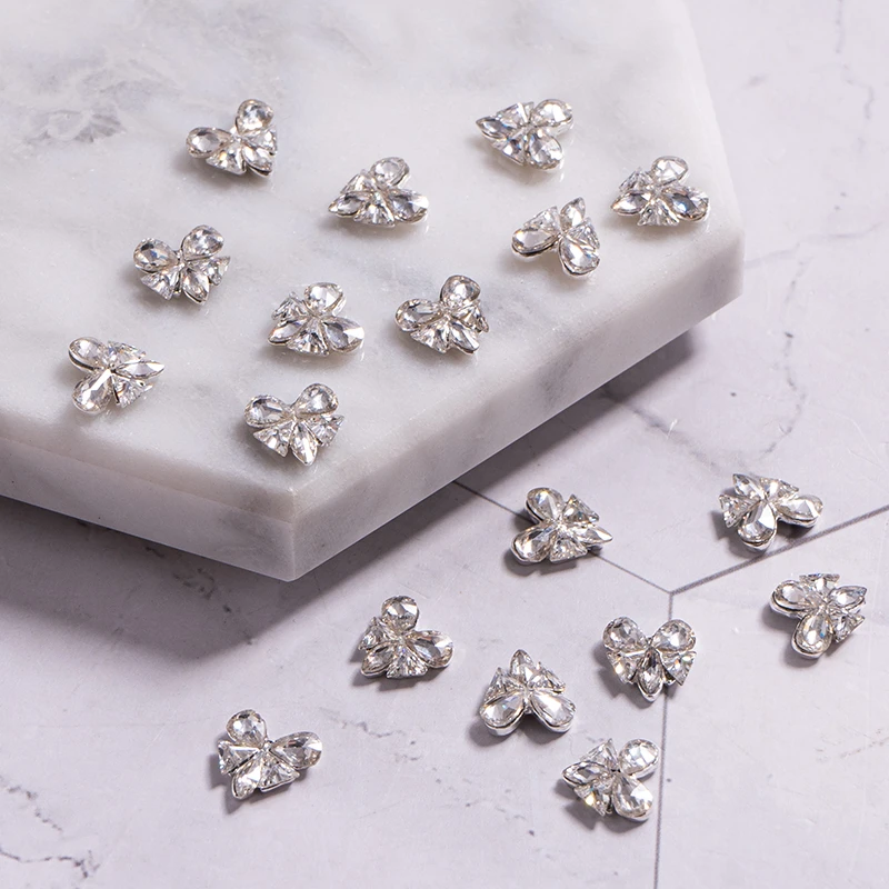 新款白色爱心锆石拼钻爆闪三角水滴美甲饰品银色精致奢华镶钻超闪