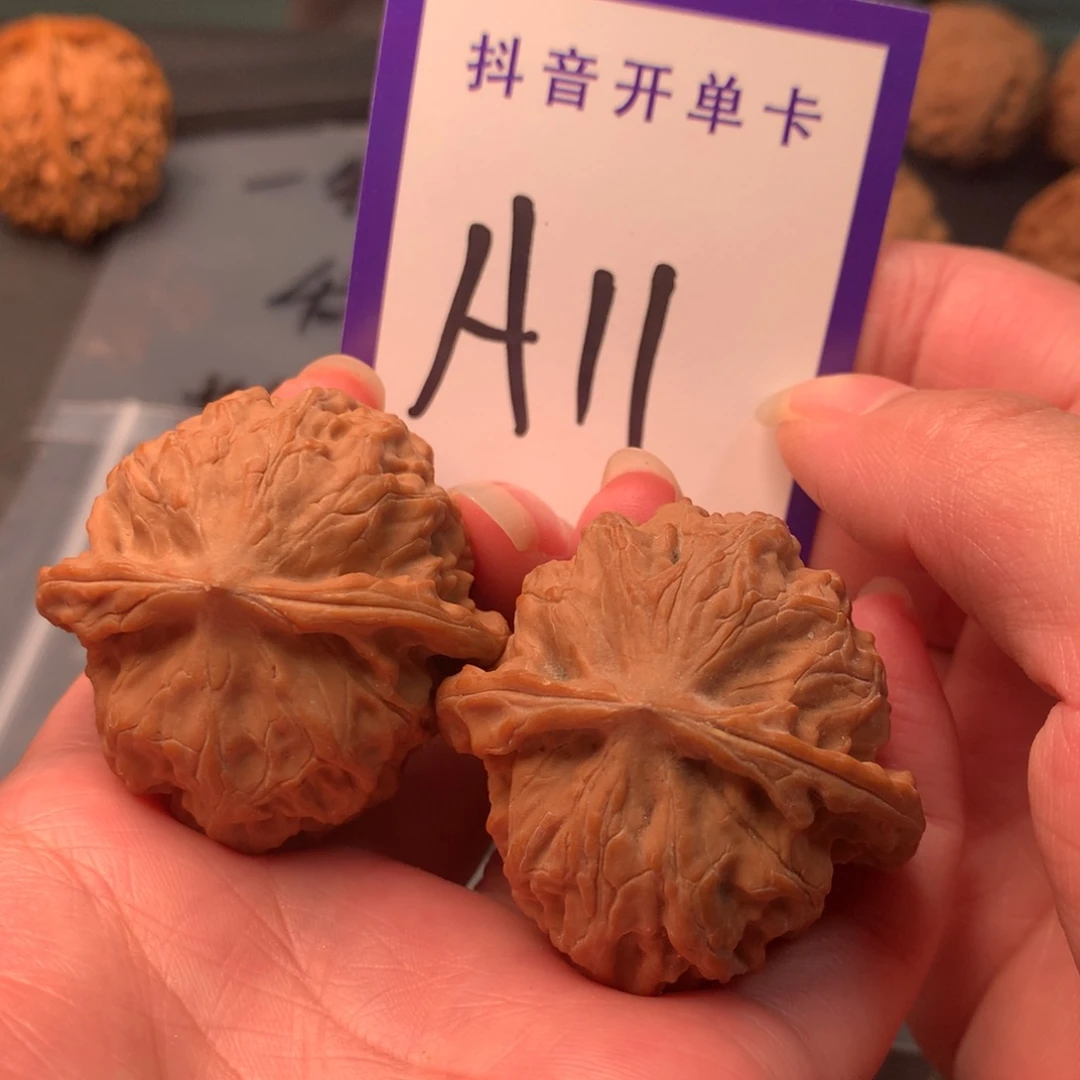文玩核桃吊坠野狼