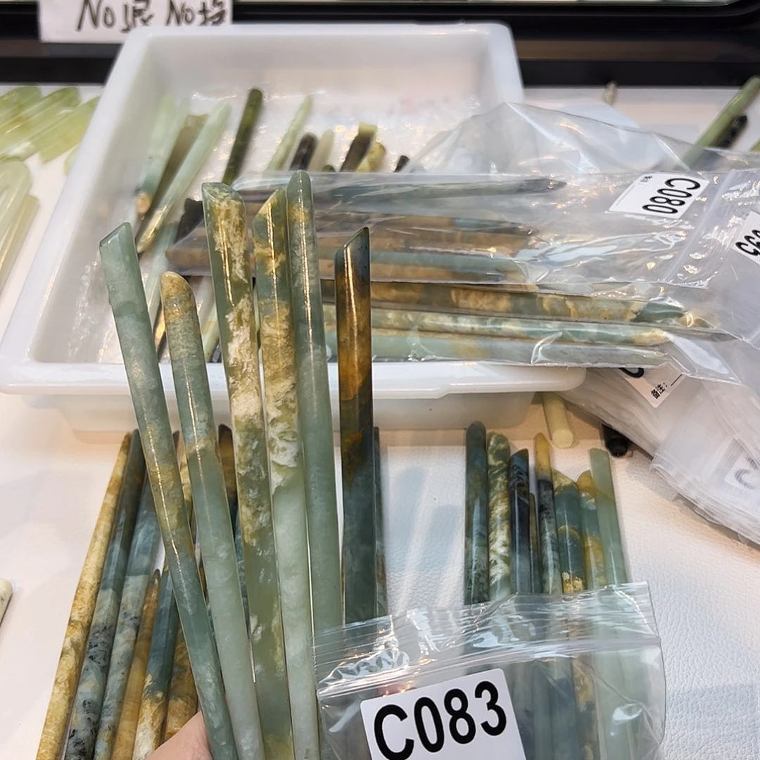 宁***悦未镶嵌蛇纹石玉发饰