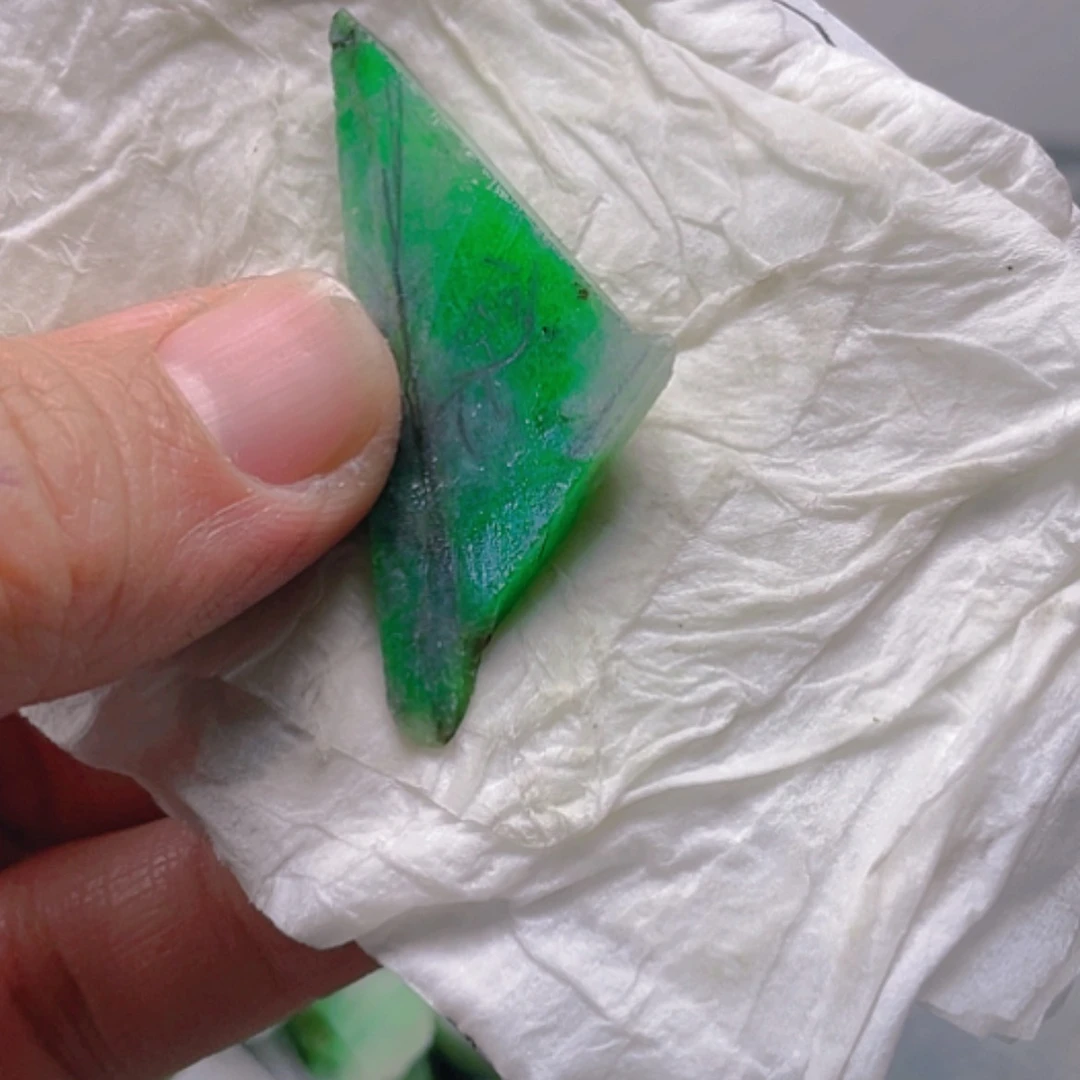 【闪购商品】翡翠颈饰未镶嵌绿****米