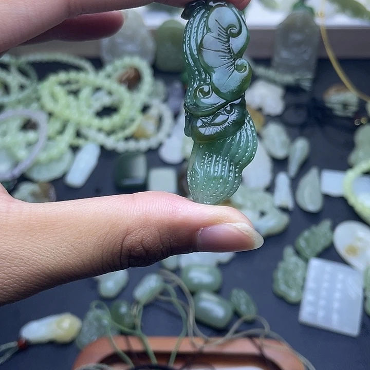 和田玉（糖玉）未镶嵌颈饰