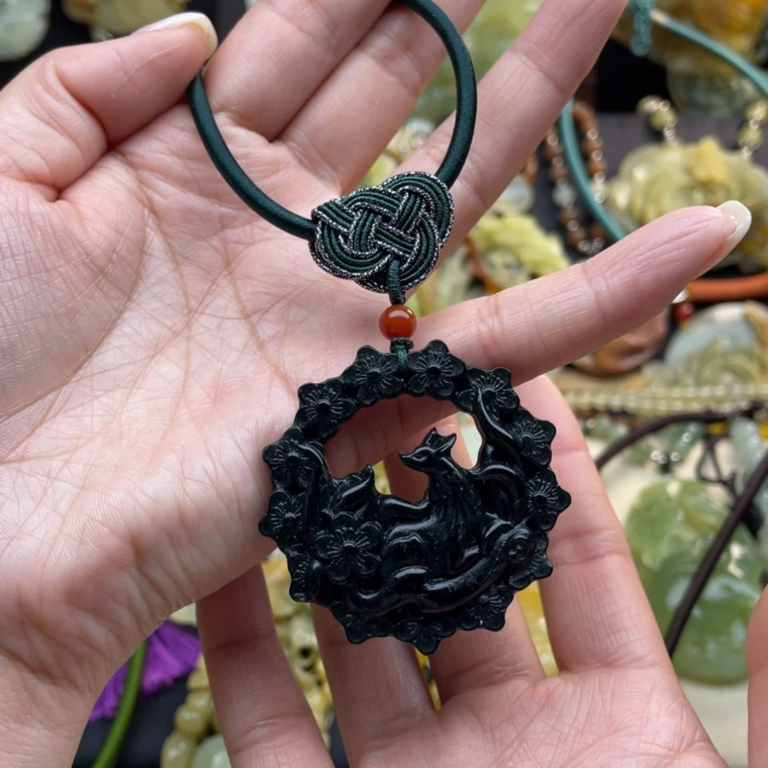 蛇纹石玉颈饰未镶嵌