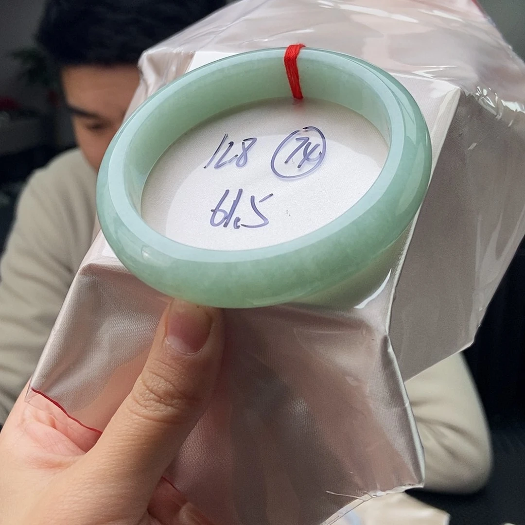 翡翠手镯未镶嵌颜色多样性发拍一发一