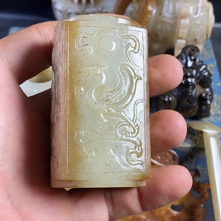 和田玉未镶嵌颈饰袁*龙