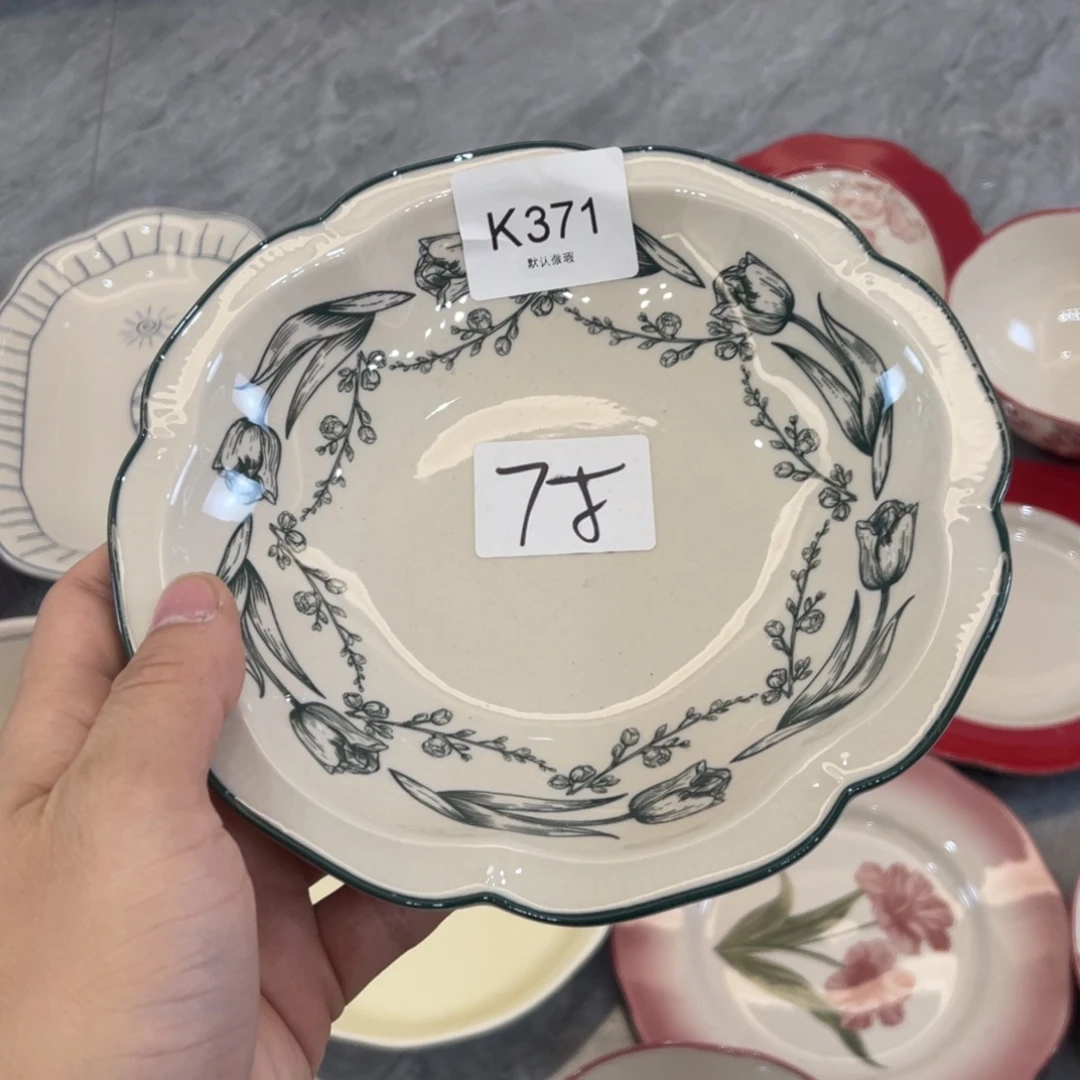 陶瓷微瑕餐具介意勿拍，满18飞！