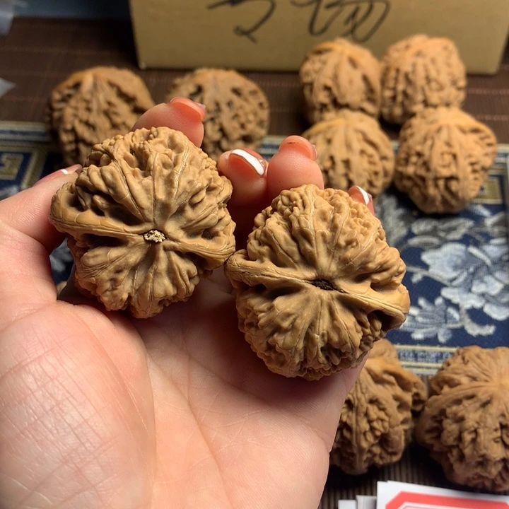 吊坠文玩核桃?****粗筋