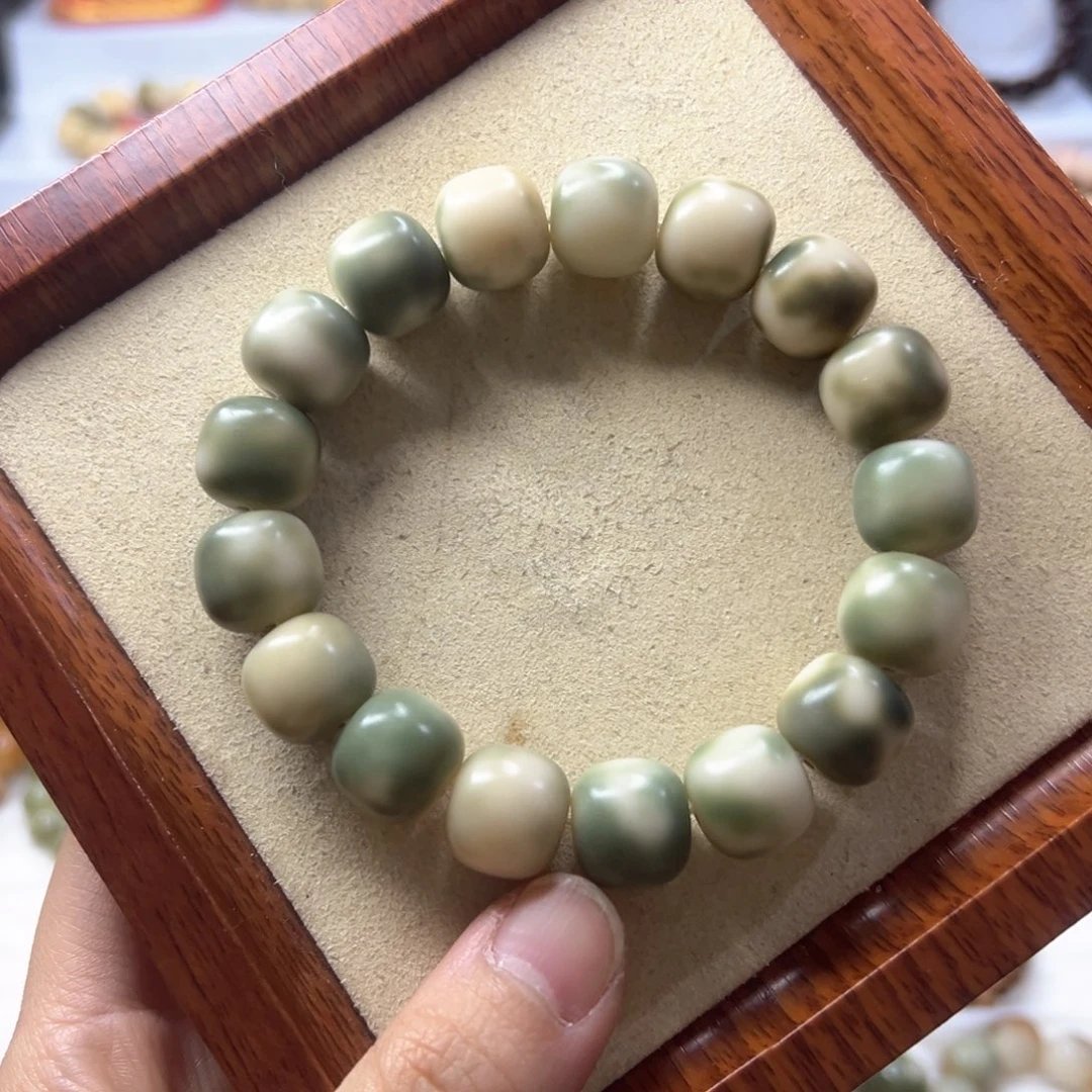 白玉菩提手串小***瓜纹纯手工