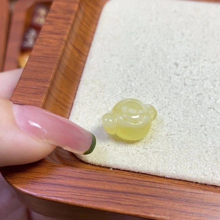 琥珀未镶嵌珠宝奇石把把胡