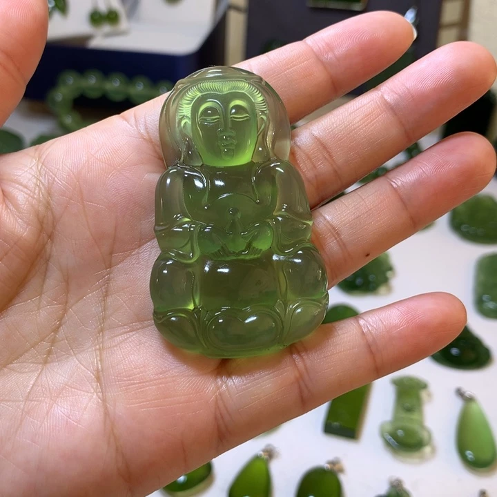 岫玉未镶嵌颈饰吊坠