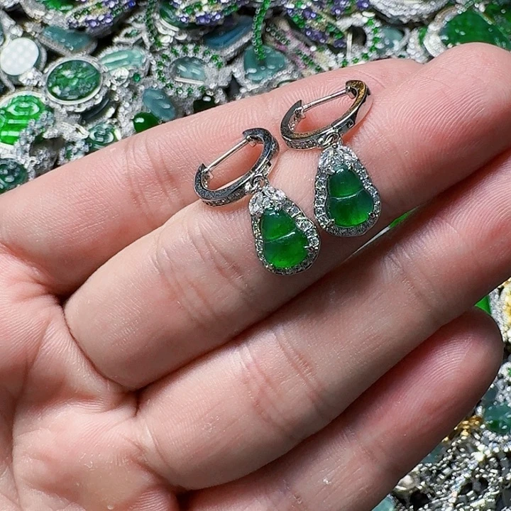 翡翠颈饰未镶嵌天然A货翡翠放漏