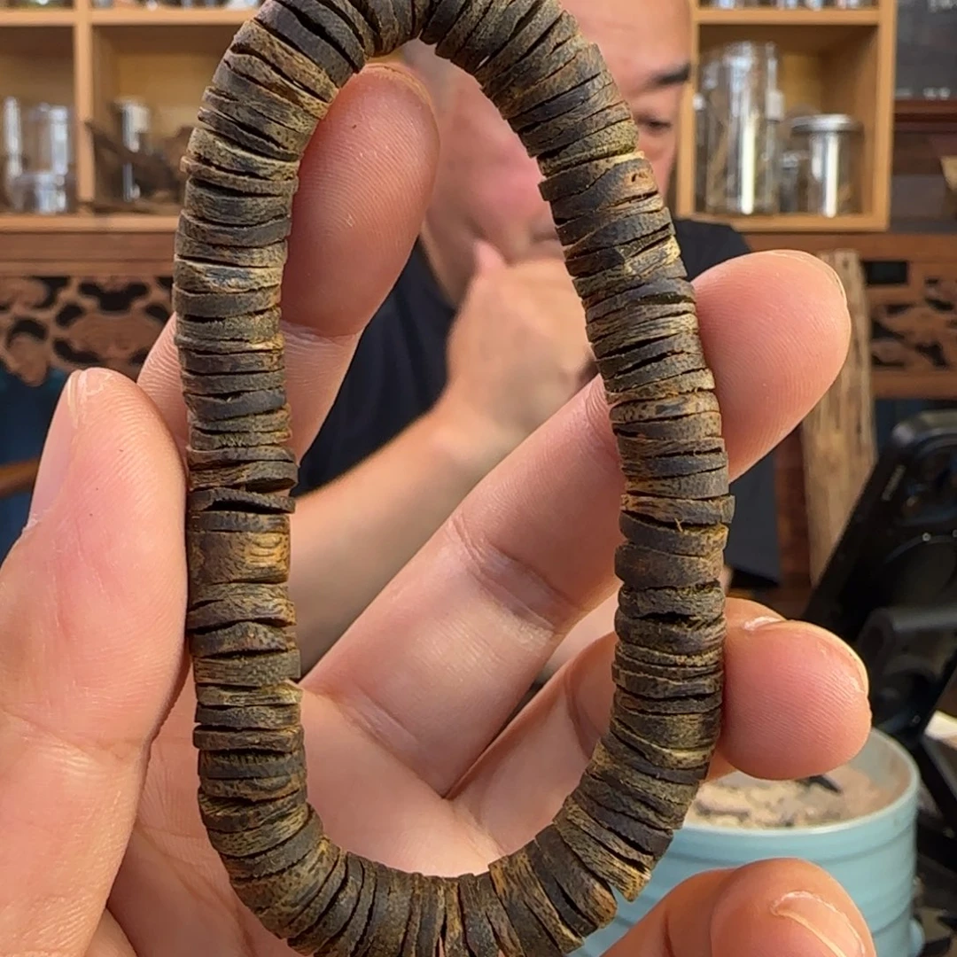 沉香手串透顶绿沉水片珠12克