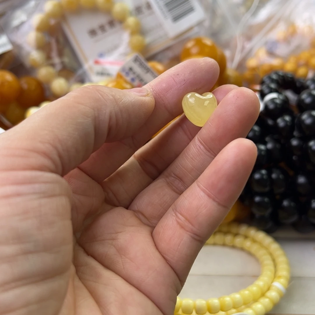 琥珀珠宝奇石未镶嵌