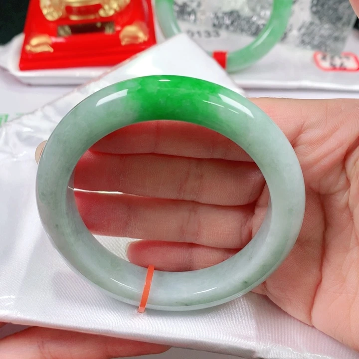 翡翠手镯未镶嵌   编号0045 正圈56+