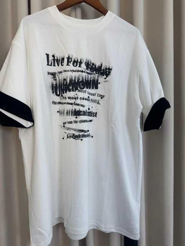 圆领袖口撞色印花T