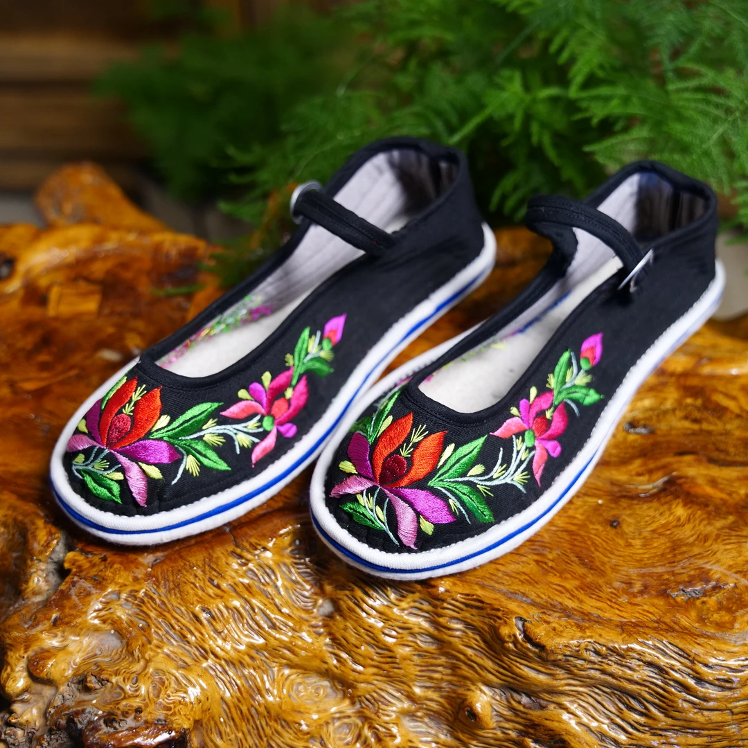 37码手工绣花双梁包边民族风女士布鞋透气千层底