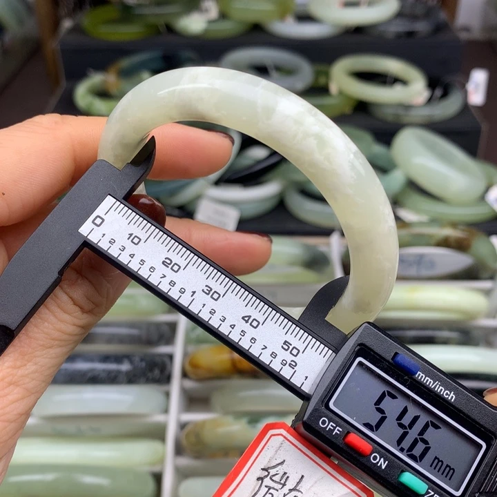 蛇纹石玉未镶嵌手镯581