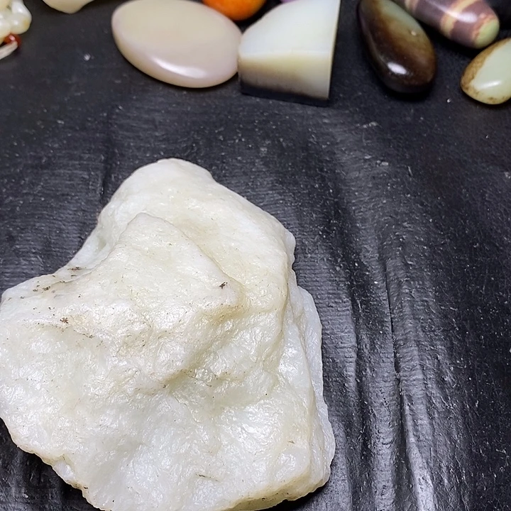 未镶嵌和田玉摆件