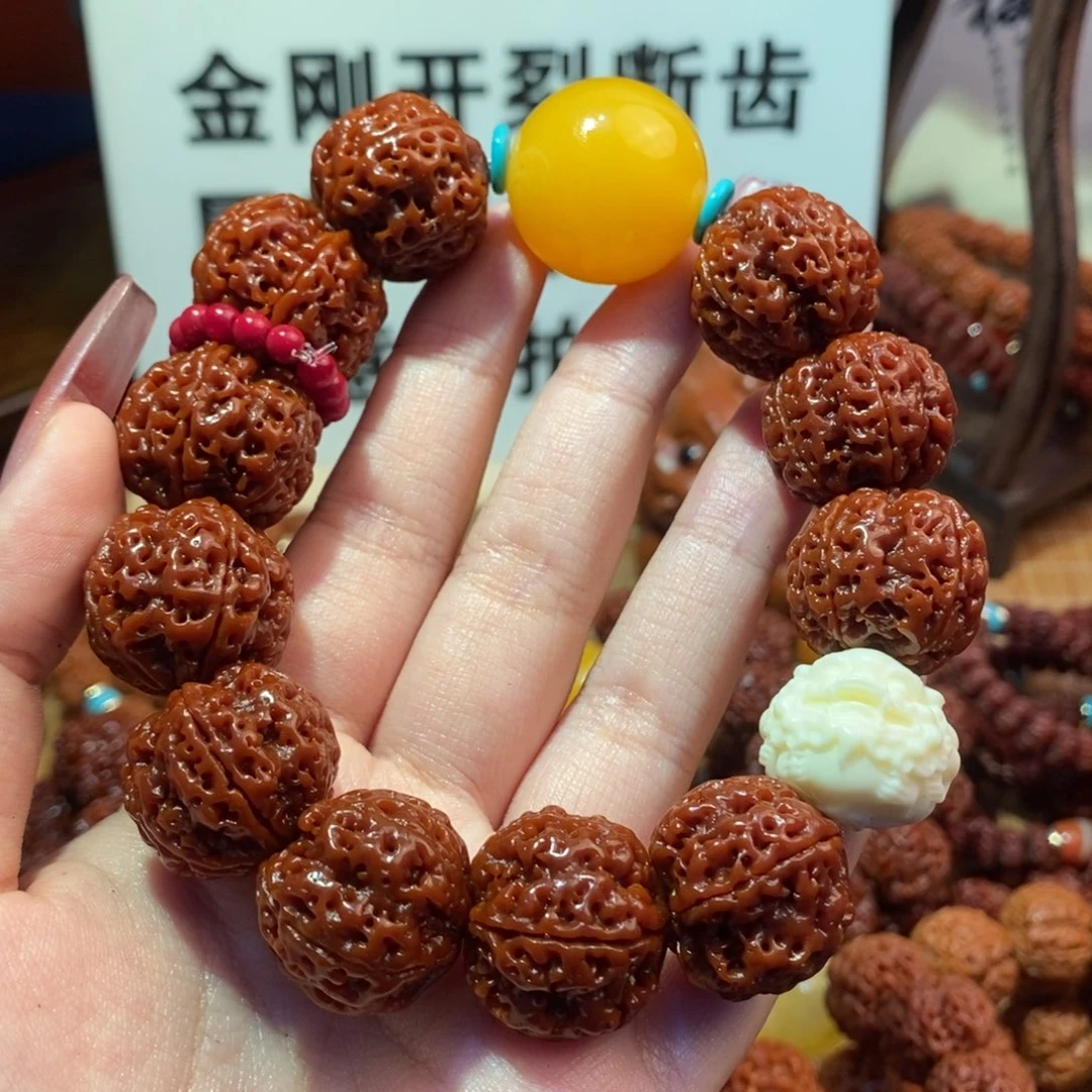 金刚菩提手串225mi。  白果