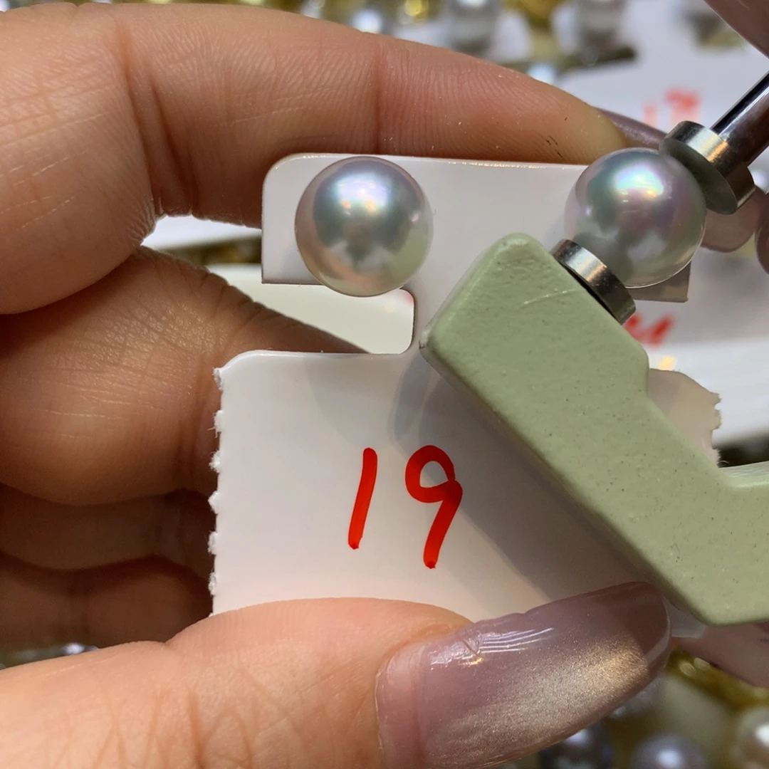 铂Pt950镶嵌耳饰海水珍珠