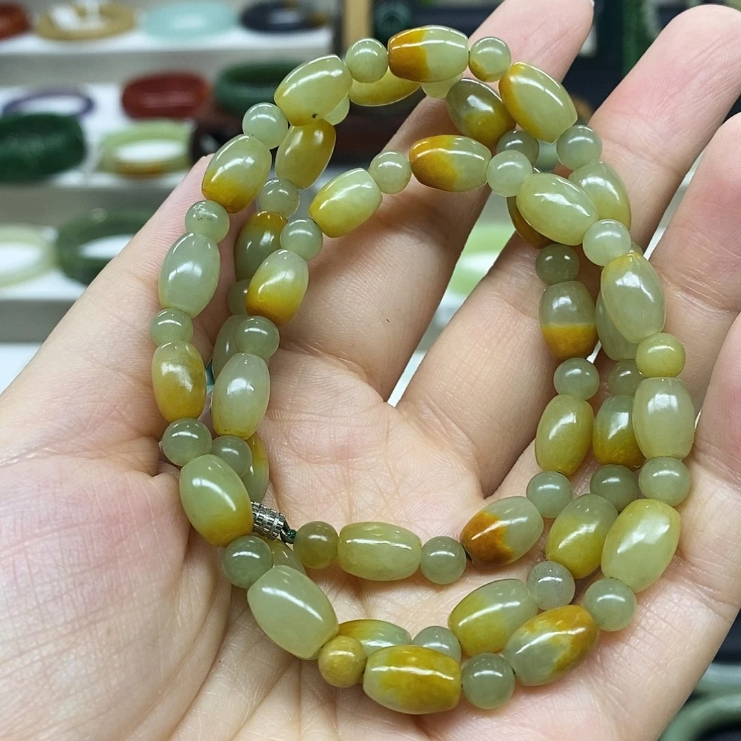 顺***然和田玉未镶嵌颈饰