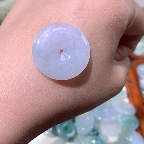 颈饰未镶嵌翡翠平安扣