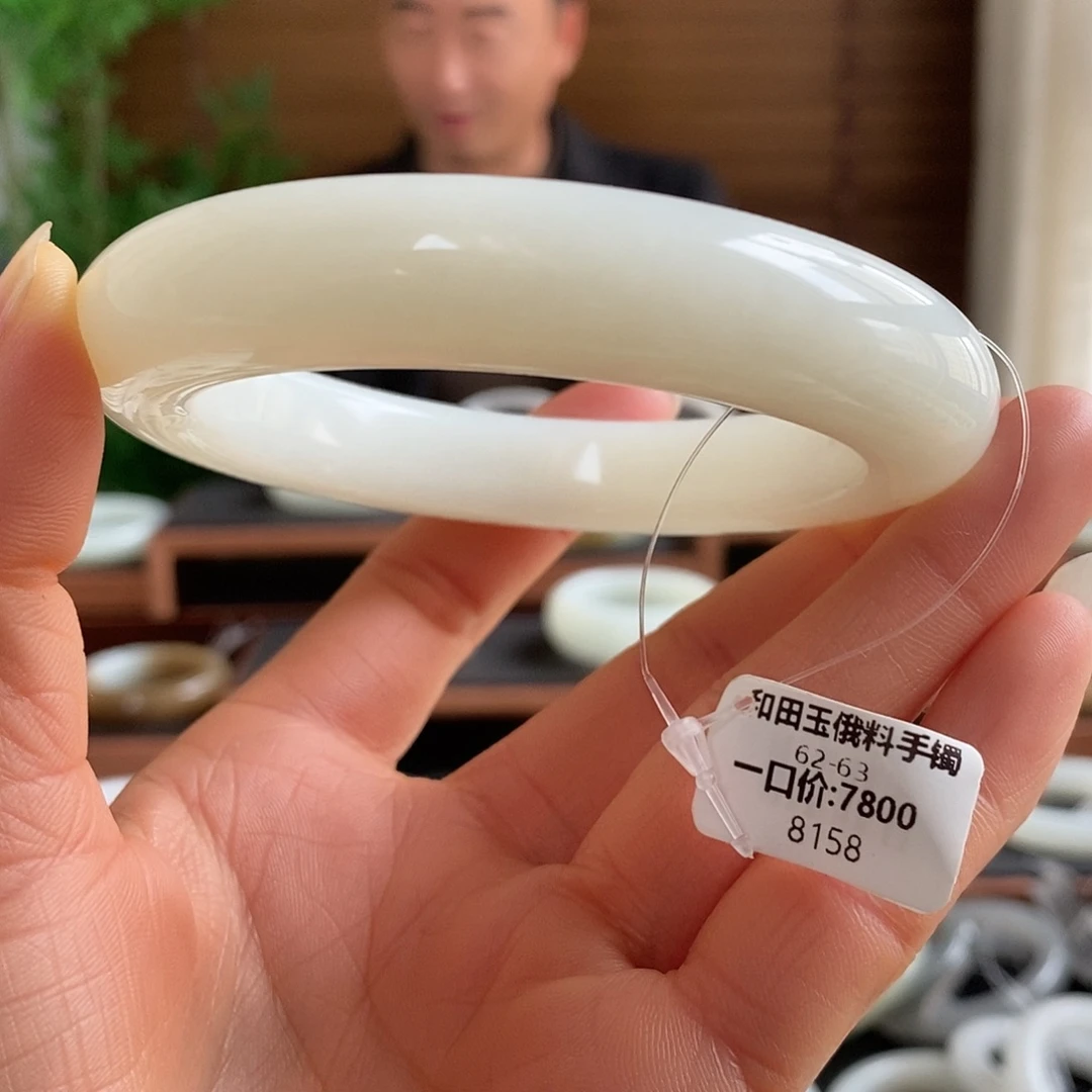 和田玉未镶嵌手镯 8158