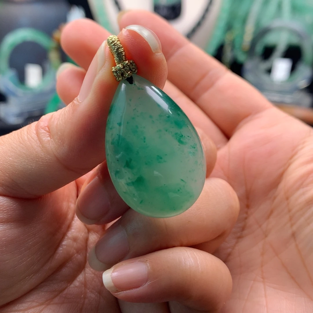 颈饰未镶嵌石英质玉