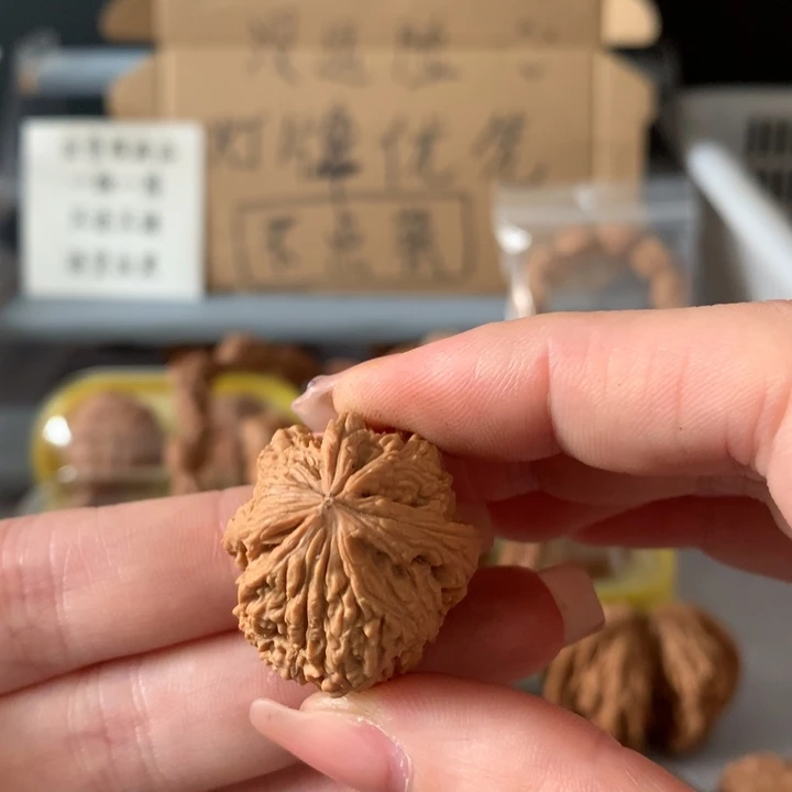 仓***艇吊坠文玩核桃异形单只，有瑕疵