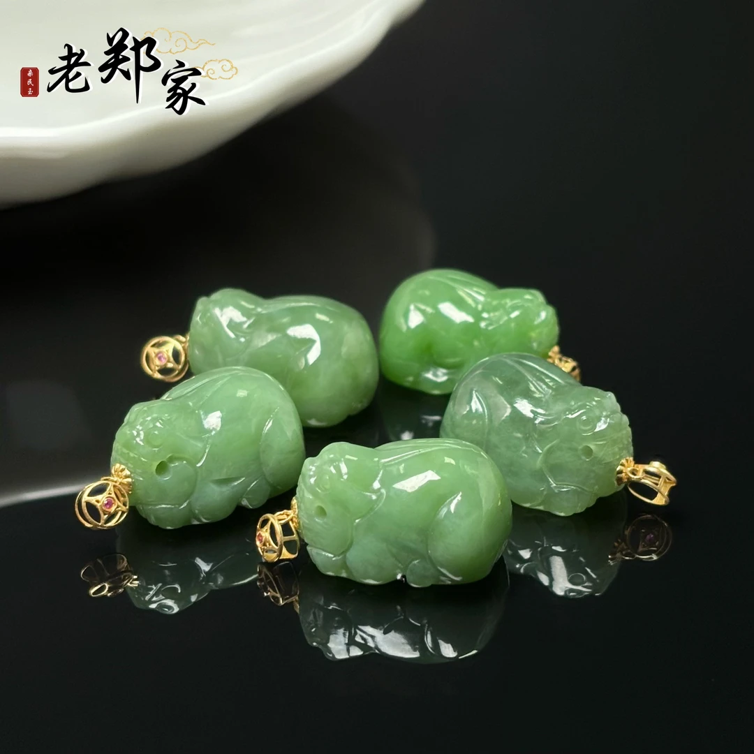 【老郑家】18K金镶和田玉貔貅挂件 (多样性发1件 不带链)  2219