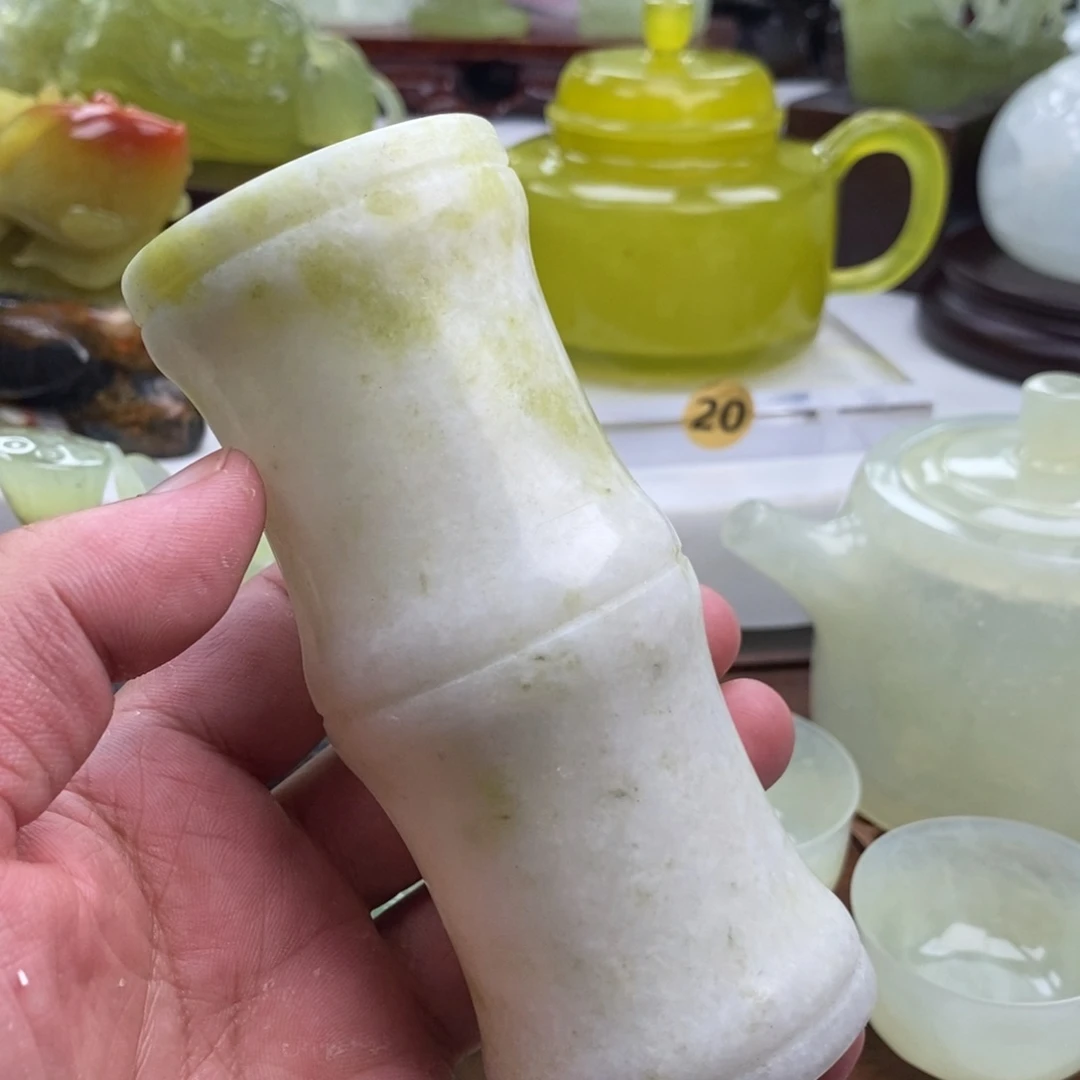 岫玉未镶嵌四大名玉笔筒