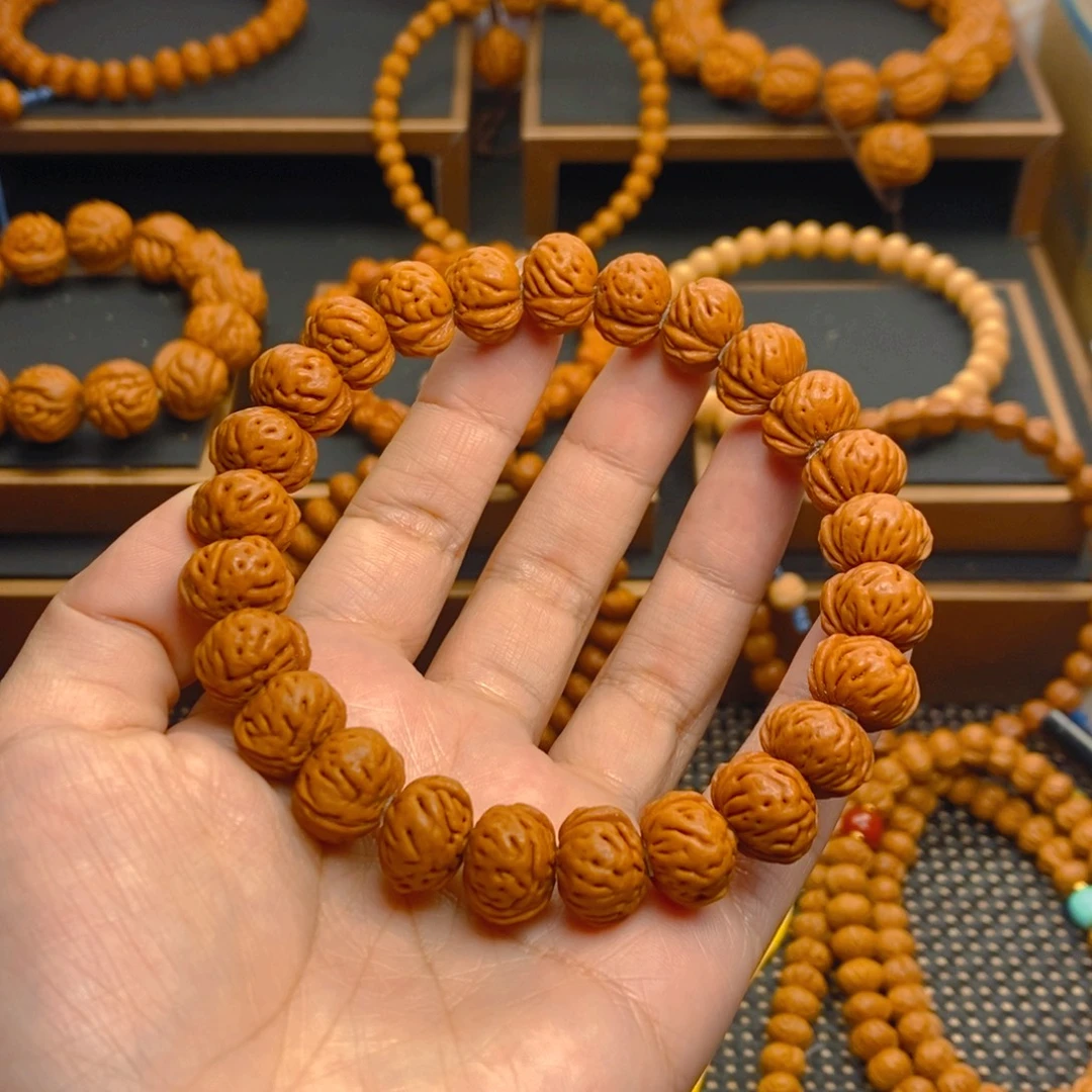 陈***驰吊坠桃核秦岭森林15