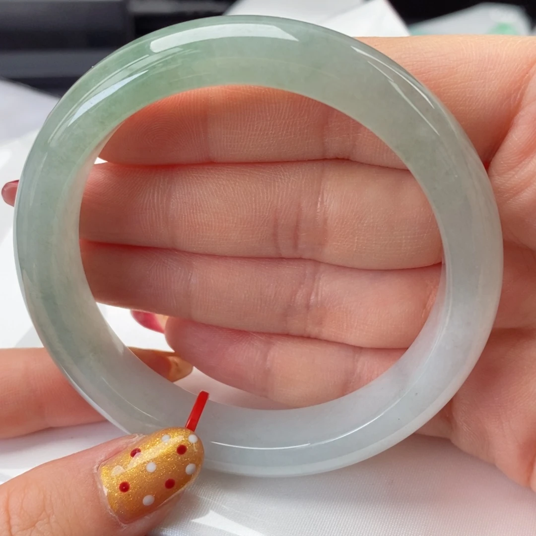 翡翠手镯未镶嵌62圈口