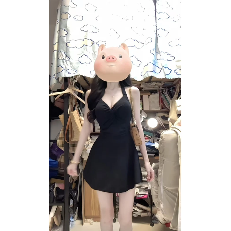 2025春季新款纯欲性感辣妹风设计感露背挂脖连衣裙收腰显瘦半身裙