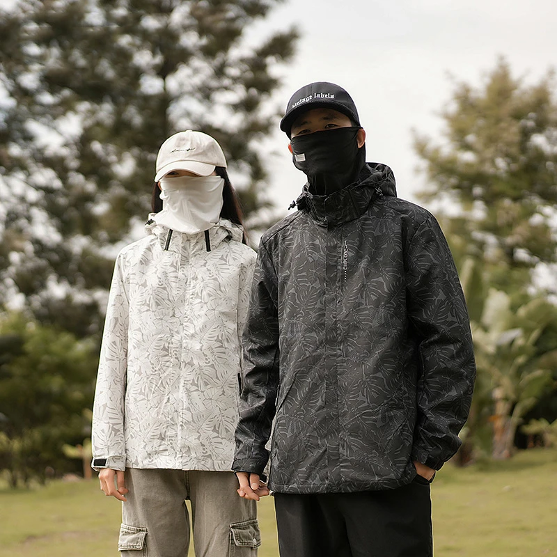 春秋新款连帽冲锋衣户外防风防水登山服宽松时尚情侣款夹克6266